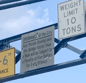 Walk Carroll Street Bridge